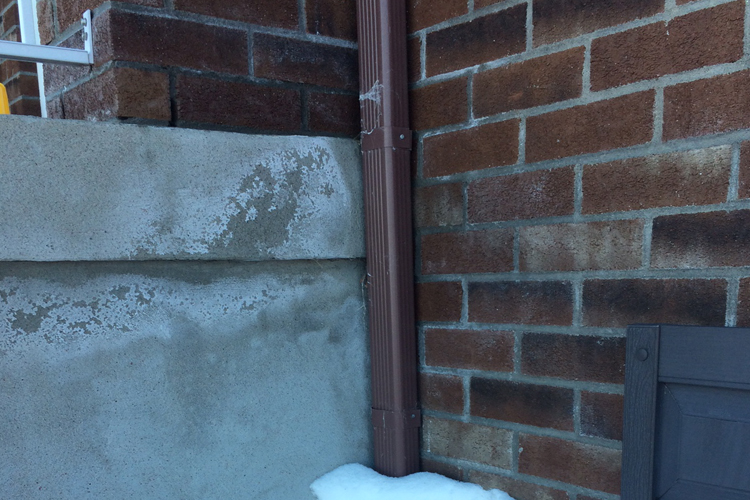 Printemps - Sinistre et fonte des neiges ( Les goutières ) - Zone Conteneurs Inc. - Mirabel, Montreal